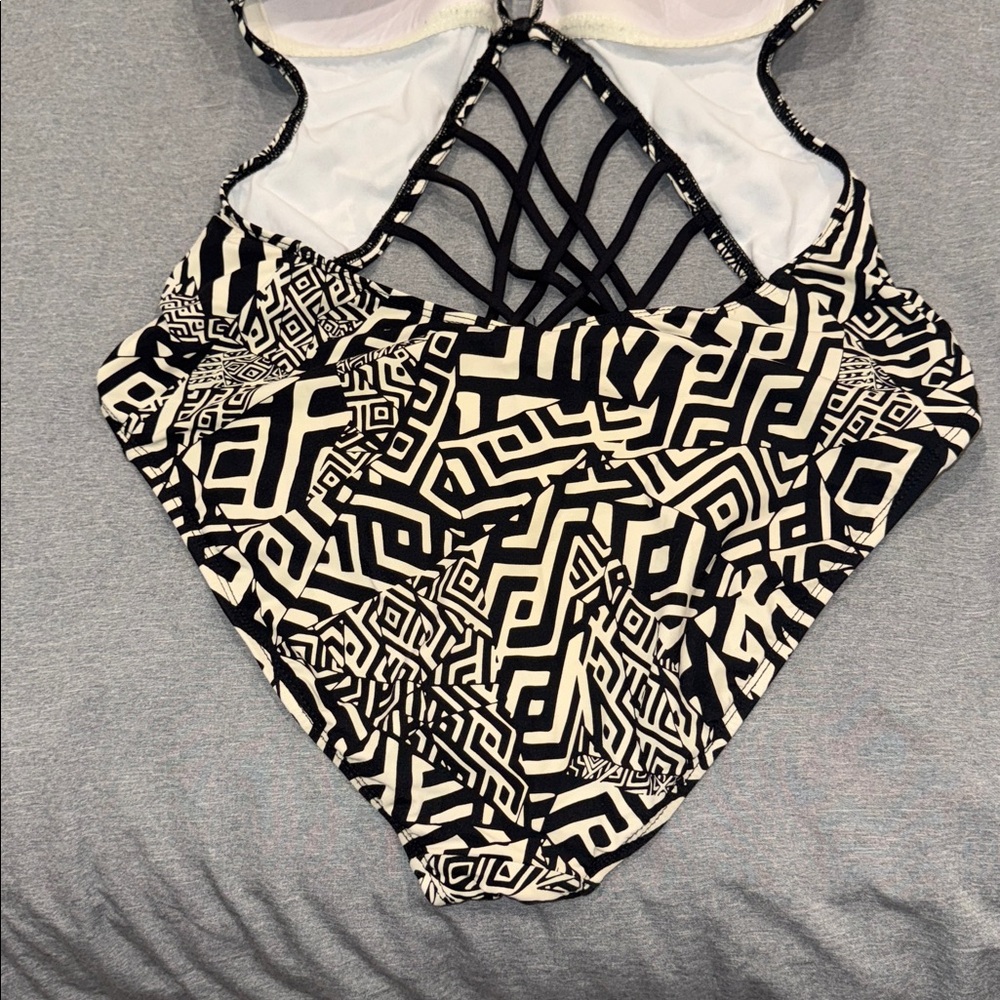 Kenneth Cole Monochrome Geometric Swimsuit - Picture 4 of 6